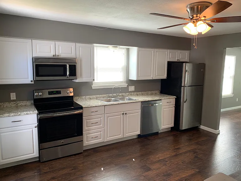 906 E Hanover St — Photo 9