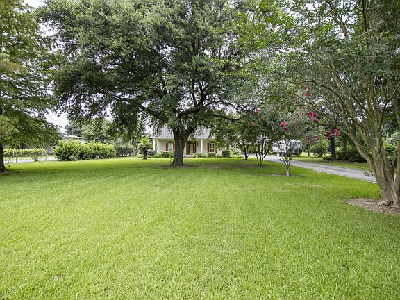 3rd image of 204 N Hillary Ave