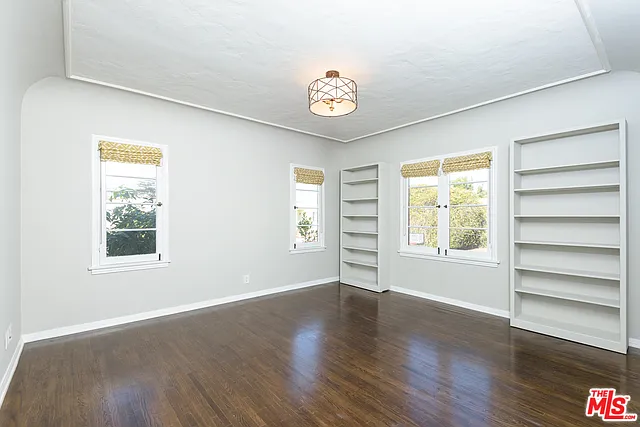 1179 S Hayworth Ave — Photo 12