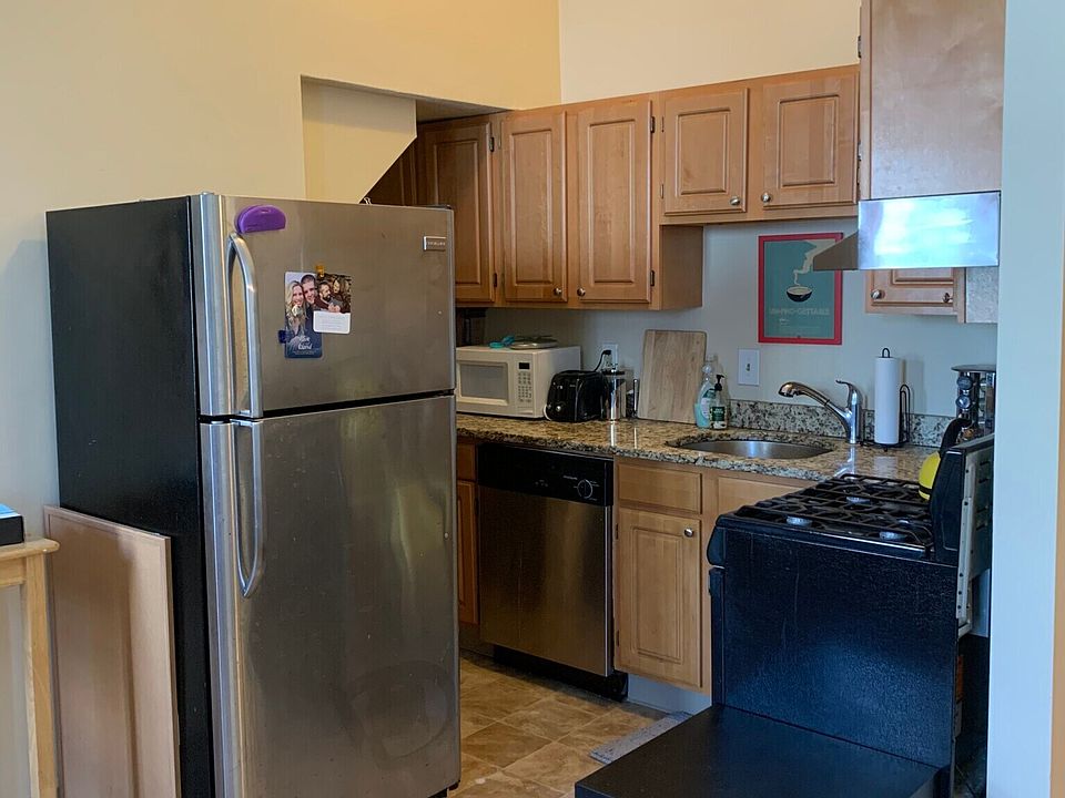 1st image of 17 Leeds St #1
