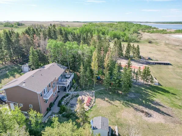642 NE Cedar Way, Camrose County, AB T0B 1M0