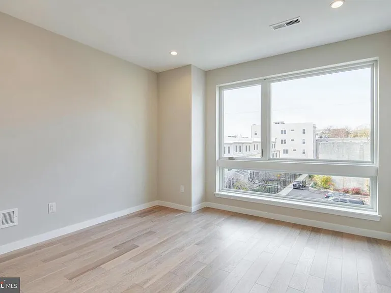 909 N 15th St #B — Photo 5