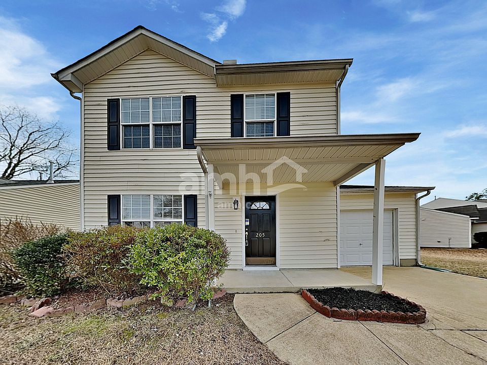 1st image of 205 N Fuquay Springs Ave