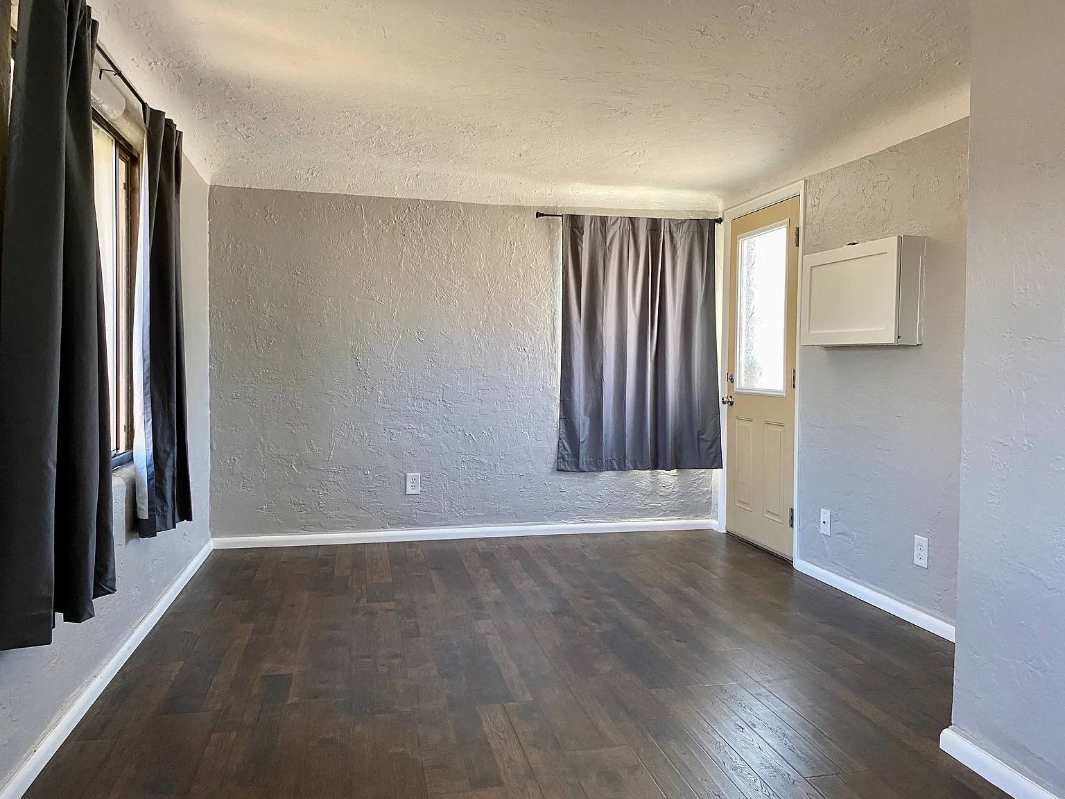 304 Jefferson NE - 2 — Photo 4