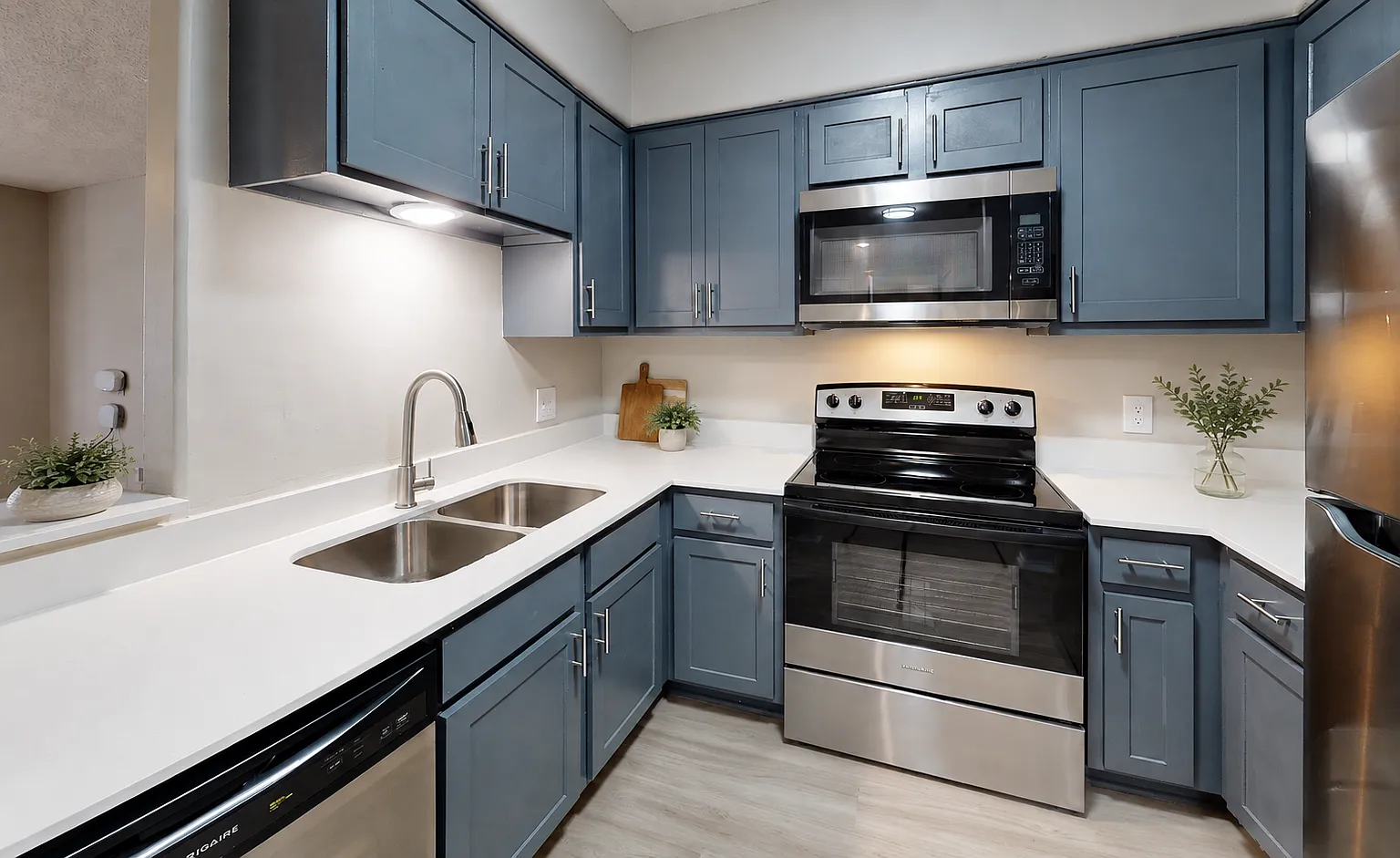 Courtney Square Apartments — Photo 2