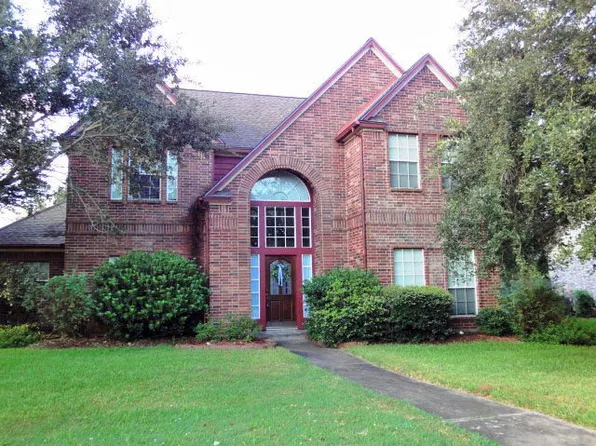 54 Apricot Ct, Lake Jackson, TX 77566