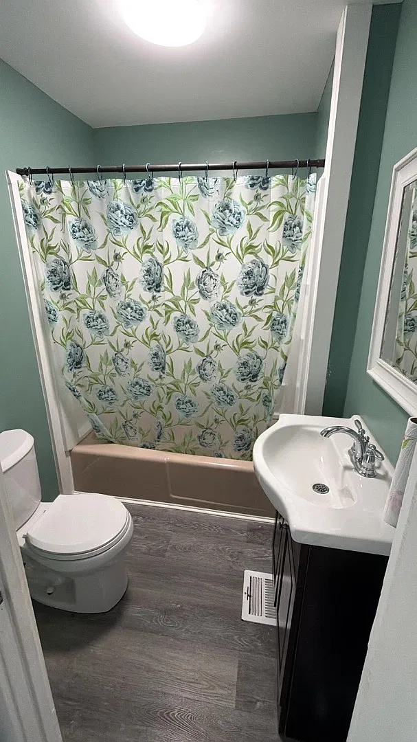 2318 S Dupont Blvd — Photo 3