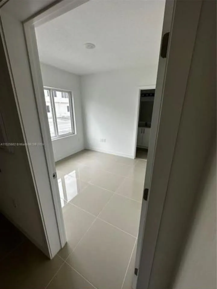 4 bed, 3.5 bath, 1430 sqft, $2,850 — Photo 4