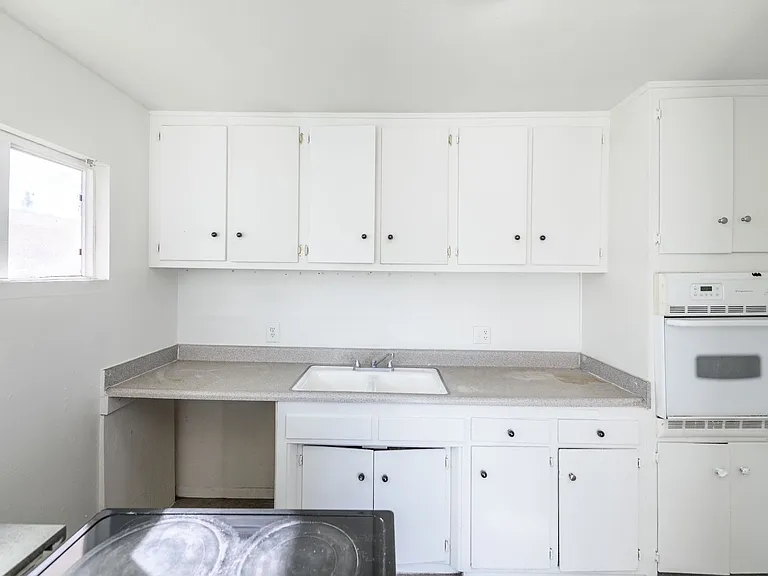 2506 S Rosewood Ave — Photo 9