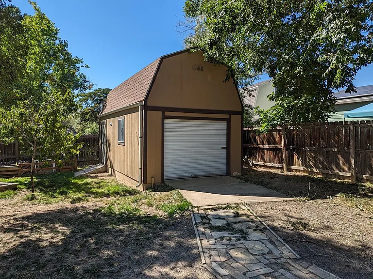 12 x 24-foot Detach Garage
No vehicle access.
Not included in the $2500 rental fee. Available for an additional $350 per month.
