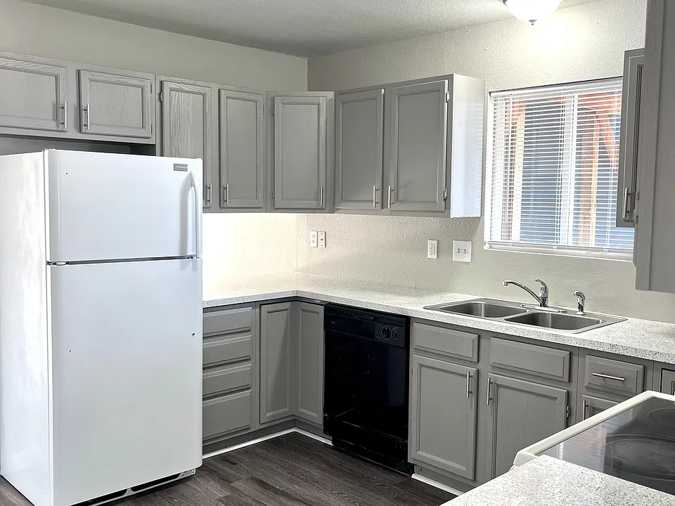 Bright Full Appliance Kitchen