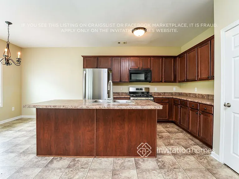 2472 Folsom St — Photo 7