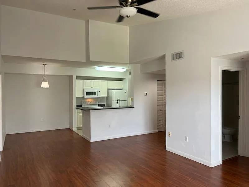 2 bed, 1002 sqft, $1,775 — Photo 2