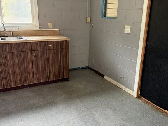 2nd image of 36 Kupono St