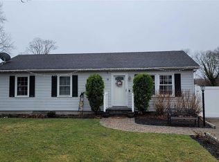 18 Hillcrest Rd, Rocky Point, NY 11778