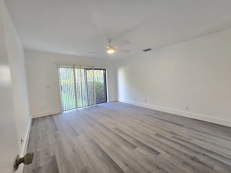 8598 Kimble Way — Photo 16