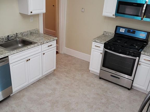 New eat-in kitchen with stainless steel appliances (including dishwasher), new cabinets, new floor tiles
