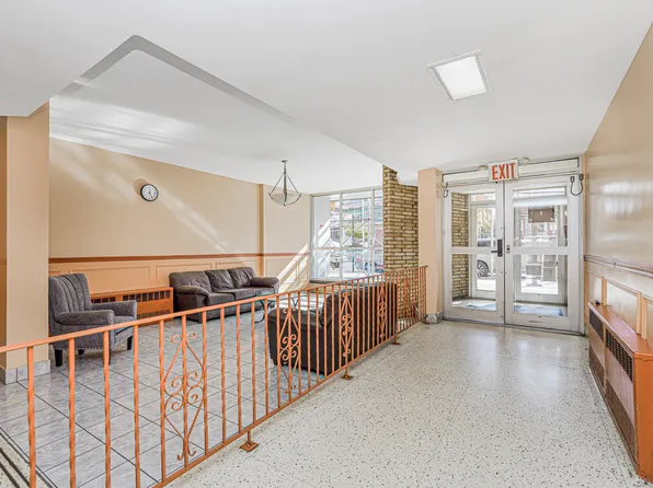 735 Avenue W image 25 of 28