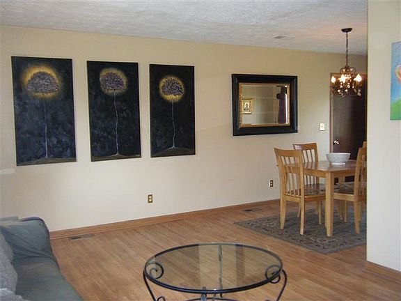 3rd image of 8760 Cobblecreek Dr
