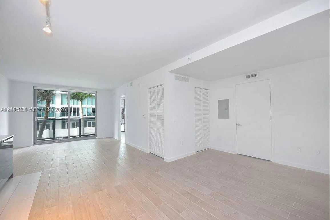 1 bed, 1.5 bath, 710 sqft, $3,200 — Photo 2