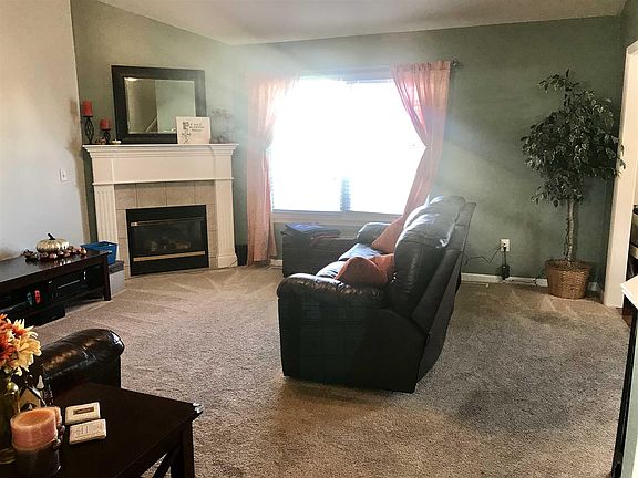 4th image of 3053 N Norway Dr