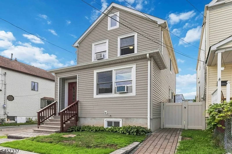 3 bed, 2.0 bath, $3,200 — Photo 3