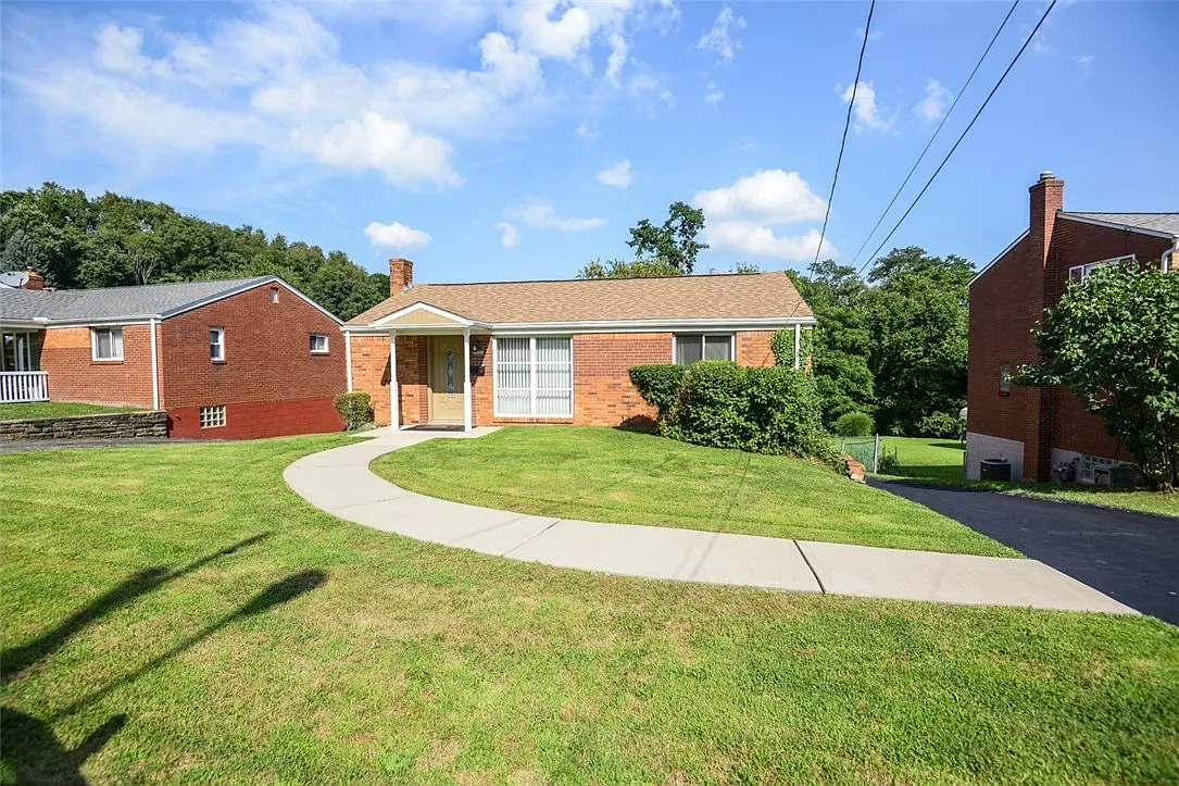 3 bed, 875 sqft, $1,695 — Photo 1