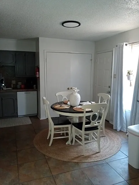 Building Photo - 4352 Rue De Belle Amie #2
