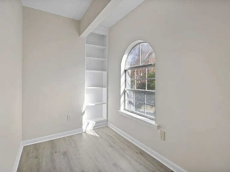 531 Clayton Rd — Photo 15