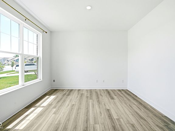4th image of 992 Kendrick St