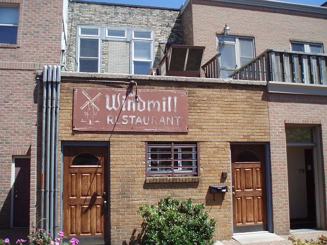 28 W 8th St #250
