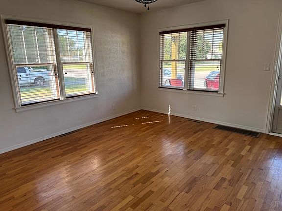 3rd image of 304 N Main St