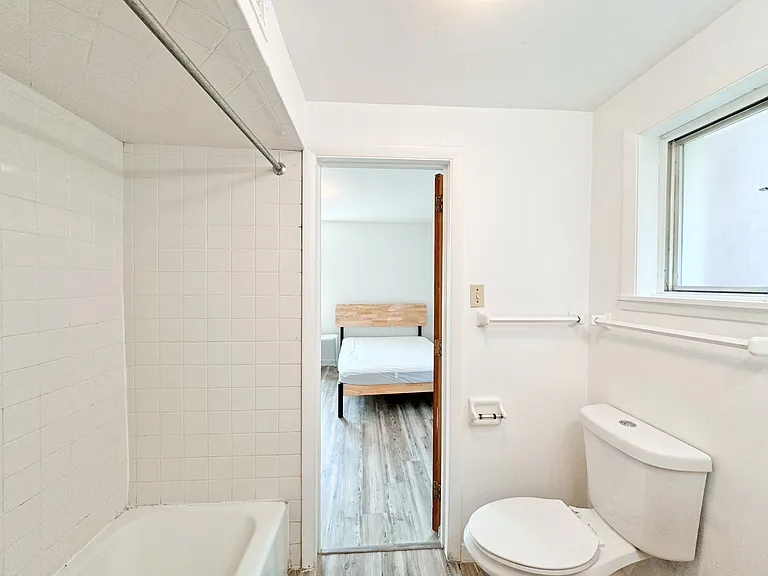 5737 Hobart St #3 — Photo 13