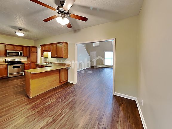 3rd image of 2495 Oak Hill Dr