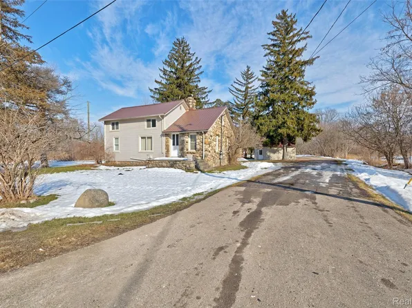 1717 S Sashabaw Rd, Ortonville, MI 48462