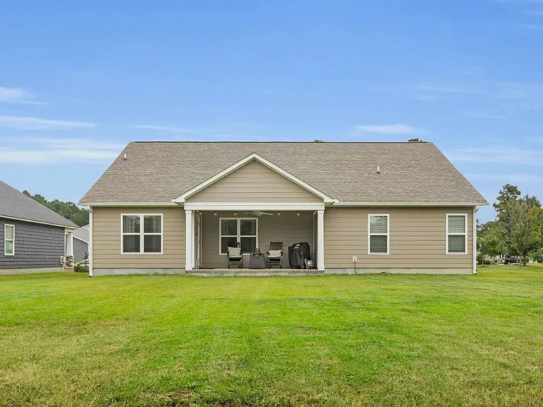 115 Grantham Pl — Photo 2