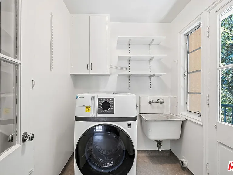 951 Masselin Ave — Photo 12