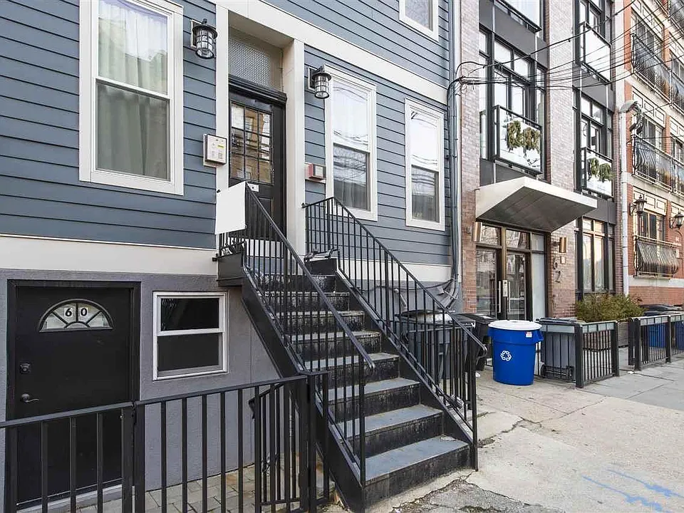 60 Madison St #4L