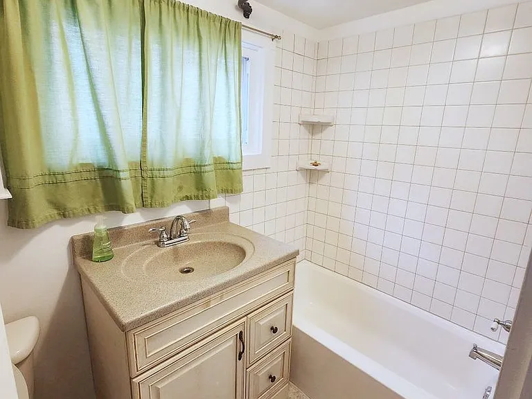154 Lake St — Photo 3