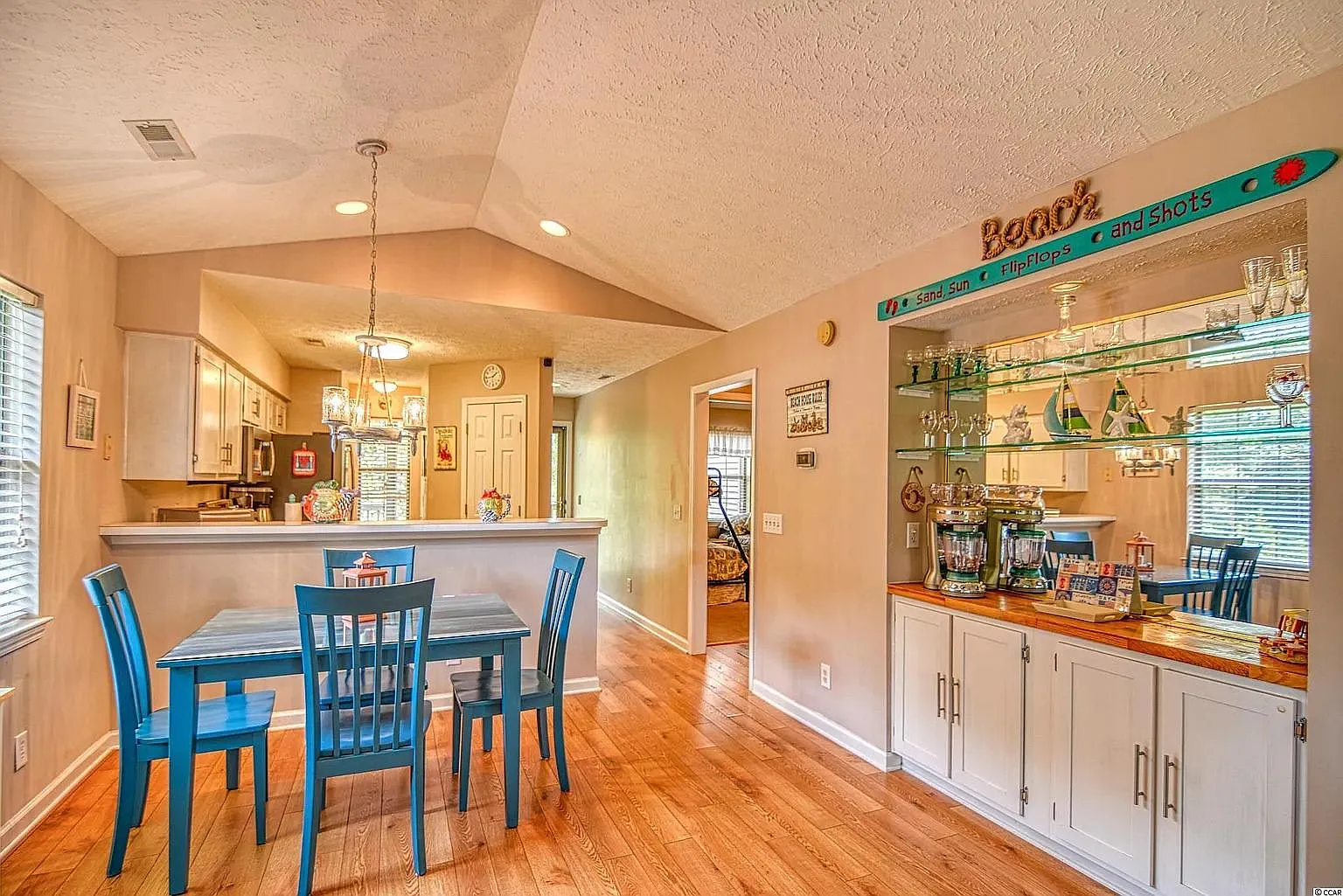 2 bed, 850 sqft, $2,200 — Photo 4