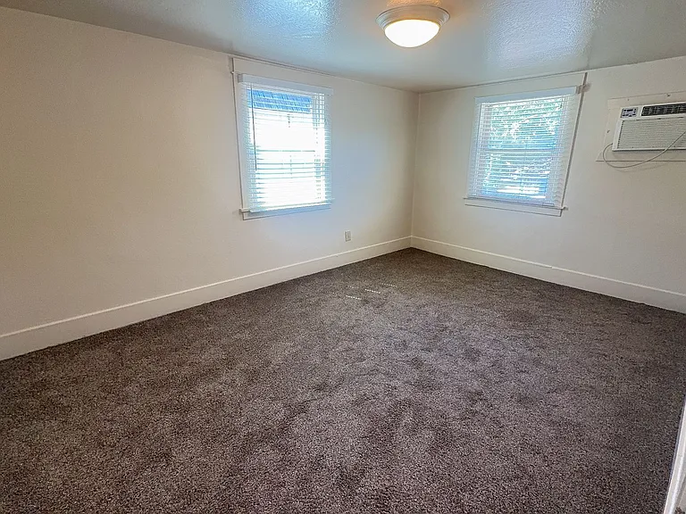 136 E Morris Ave — Photo 13