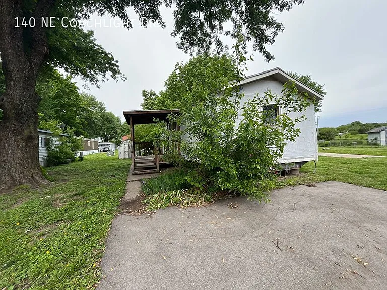 140 NE Coachlight Dr — Photo 8