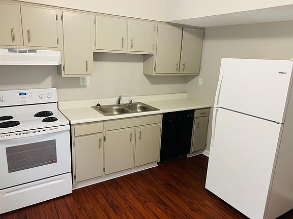 3rd image of 250 Meadowview Dr APT 4