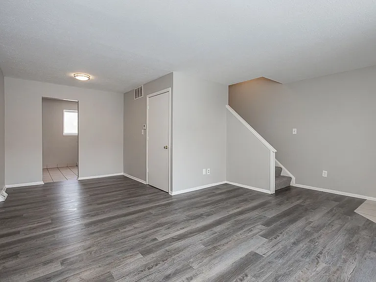 23755 Banbury Cir #10 — Photo 1