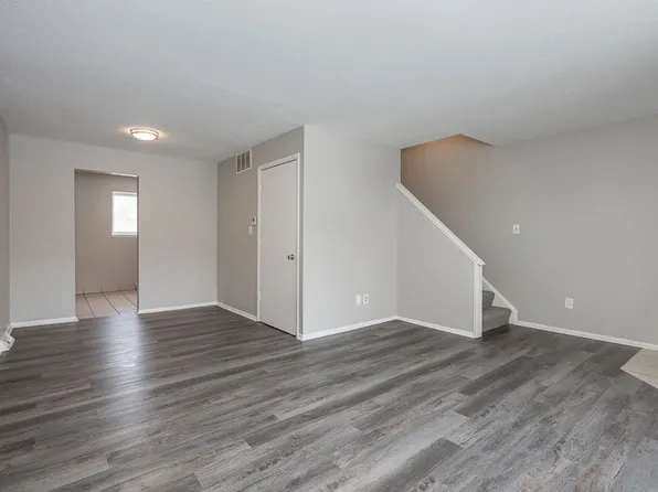 23755 Banbury Cir APT 10, Warrensville Heights, OH 44128