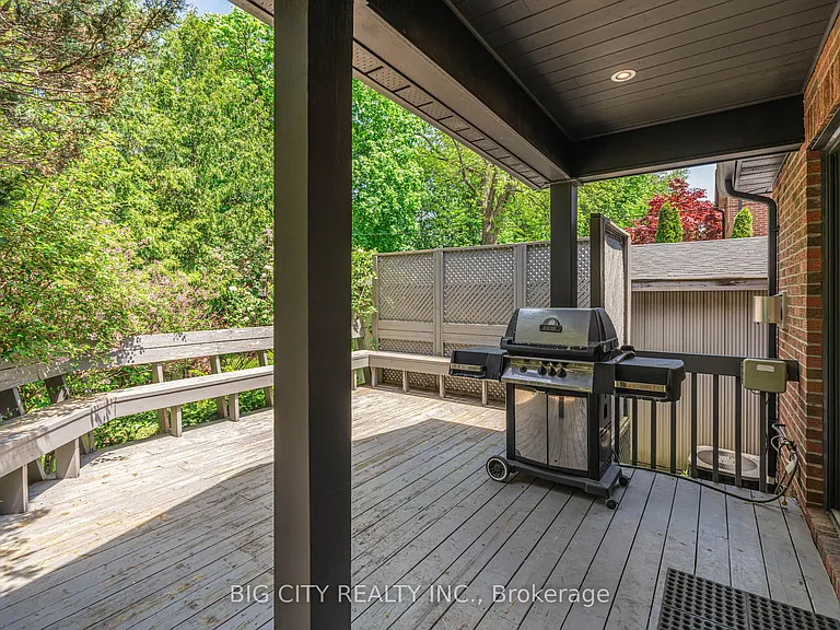 104 Donlea Dr — Photo 32