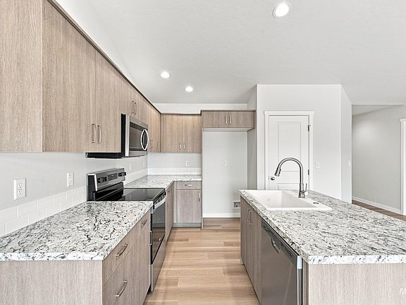 5th image of 224 Benbrook Ave
