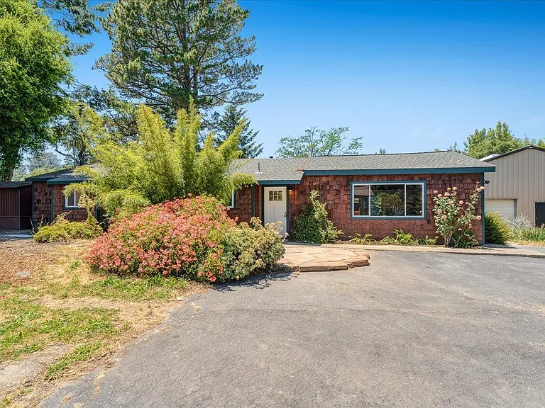 1221 Old San Jose Rd #B — Photo 2