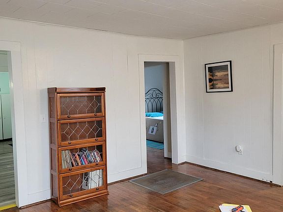 4th image of 682 N Benton Ave