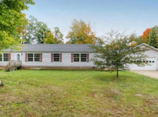 9338 S Cottonwood Ave, Howard City, MI 49329